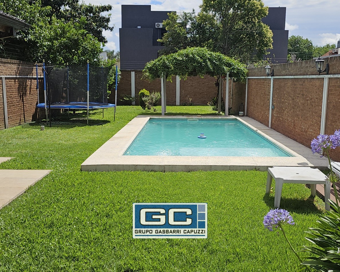 Casa en Venta Moron Lista Para Disfrutar Construccion de Primera Calidad Parque y Piscina