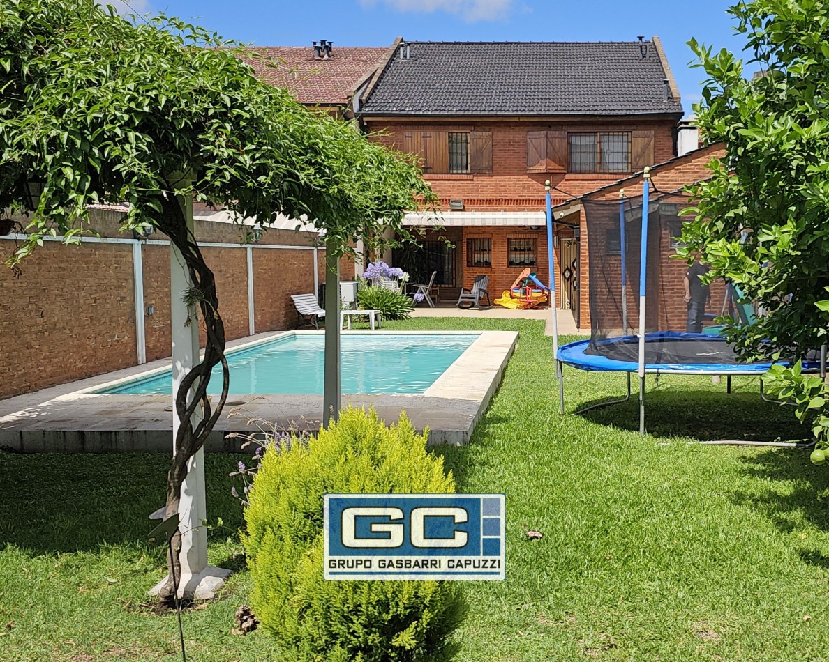 Casa en Venta Moron Lista Para Disfrutar Construccion de Primera Calidad Parque y Piscina