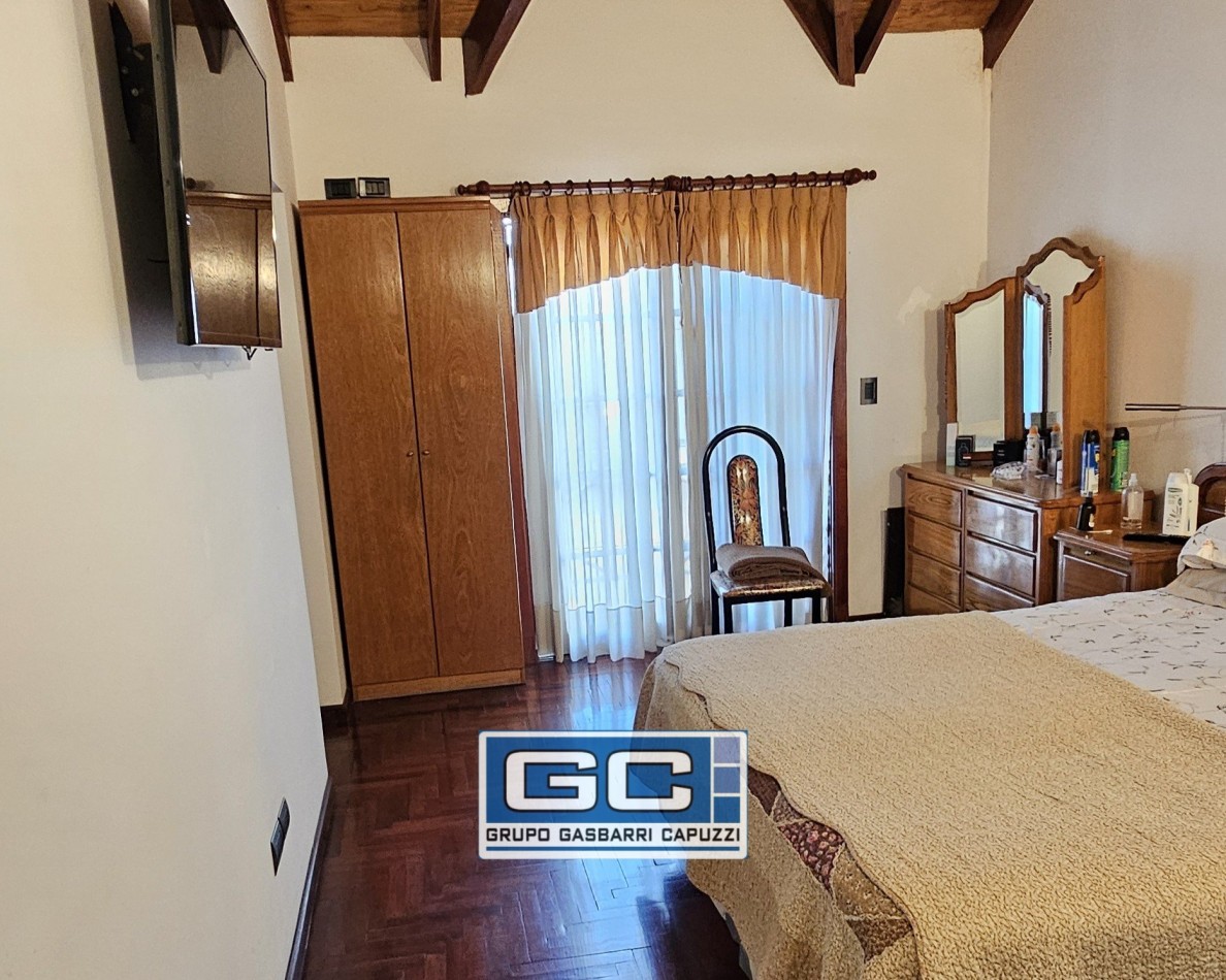 Casa en Venta Moron Lista Para Disfrutar Construccion de Primera Calidad Parque y Piscina
