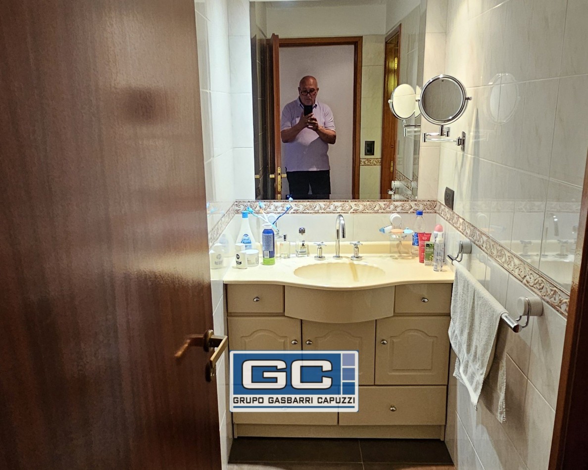 Casa en Venta Moron Lista Para Disfrutar Construccion de Primera Calidad Parque y Piscina