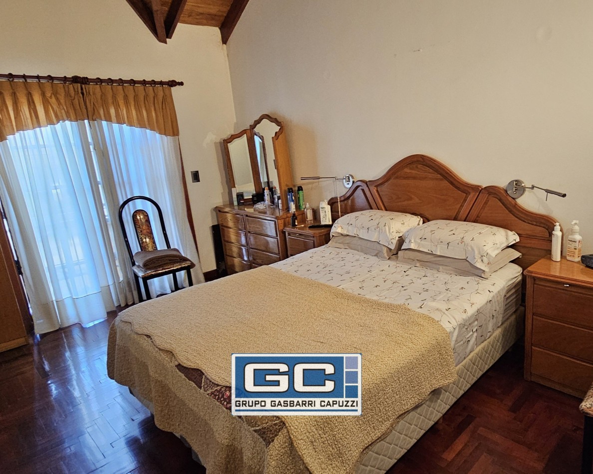 Casa en Venta Moron Lista Para Disfrutar Construccion de Primera Calidad Parque y Piscina