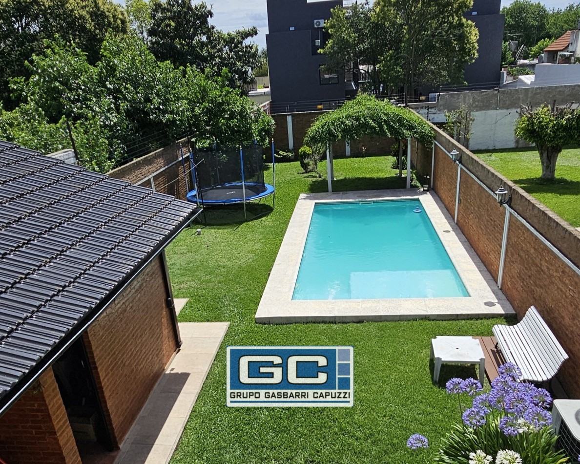 Casa en Venta Moron Lista Para Disfrutar Construccion de Primera Calidad Parque y Piscina