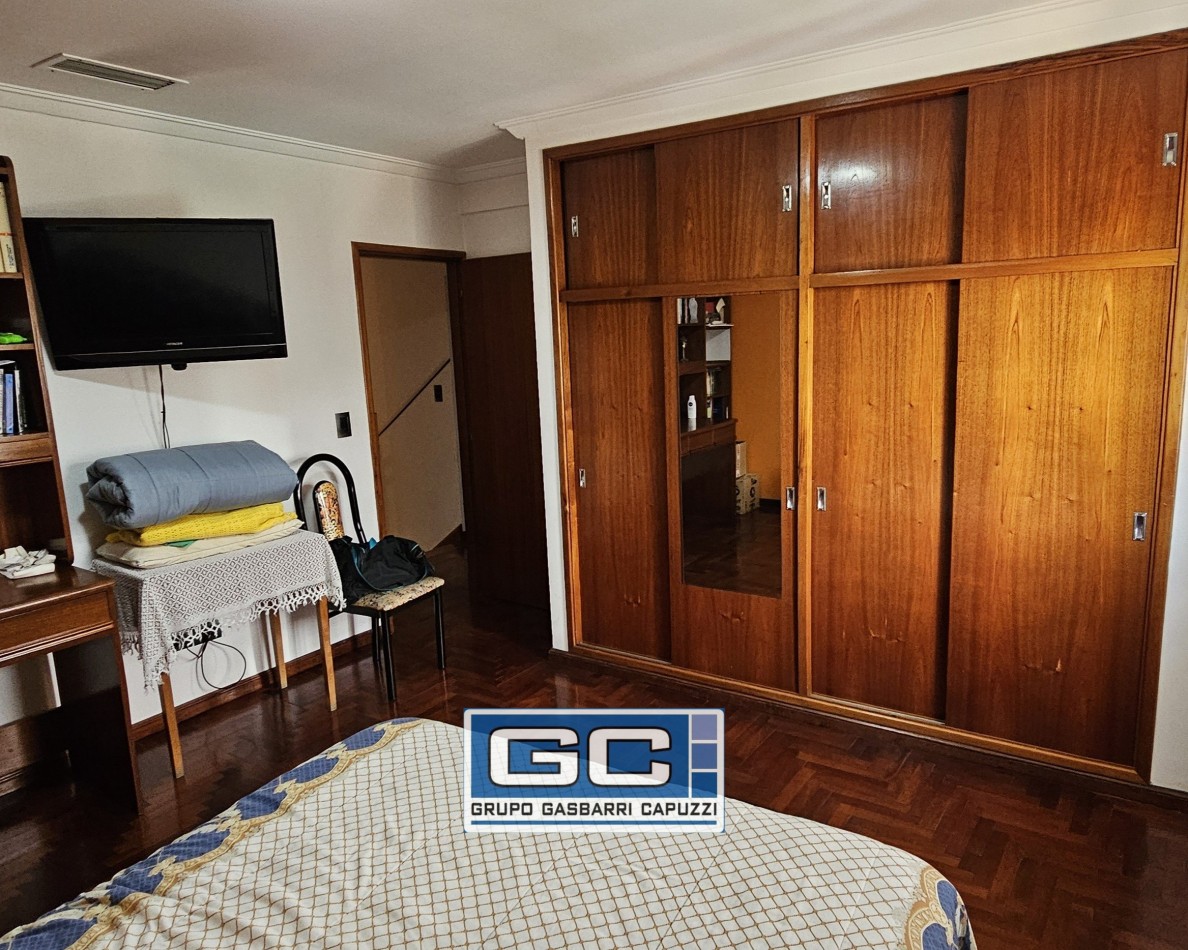 Casa en Venta Moron Lista Para Disfrutar Construccion de Primera Calidad Parque y Piscina