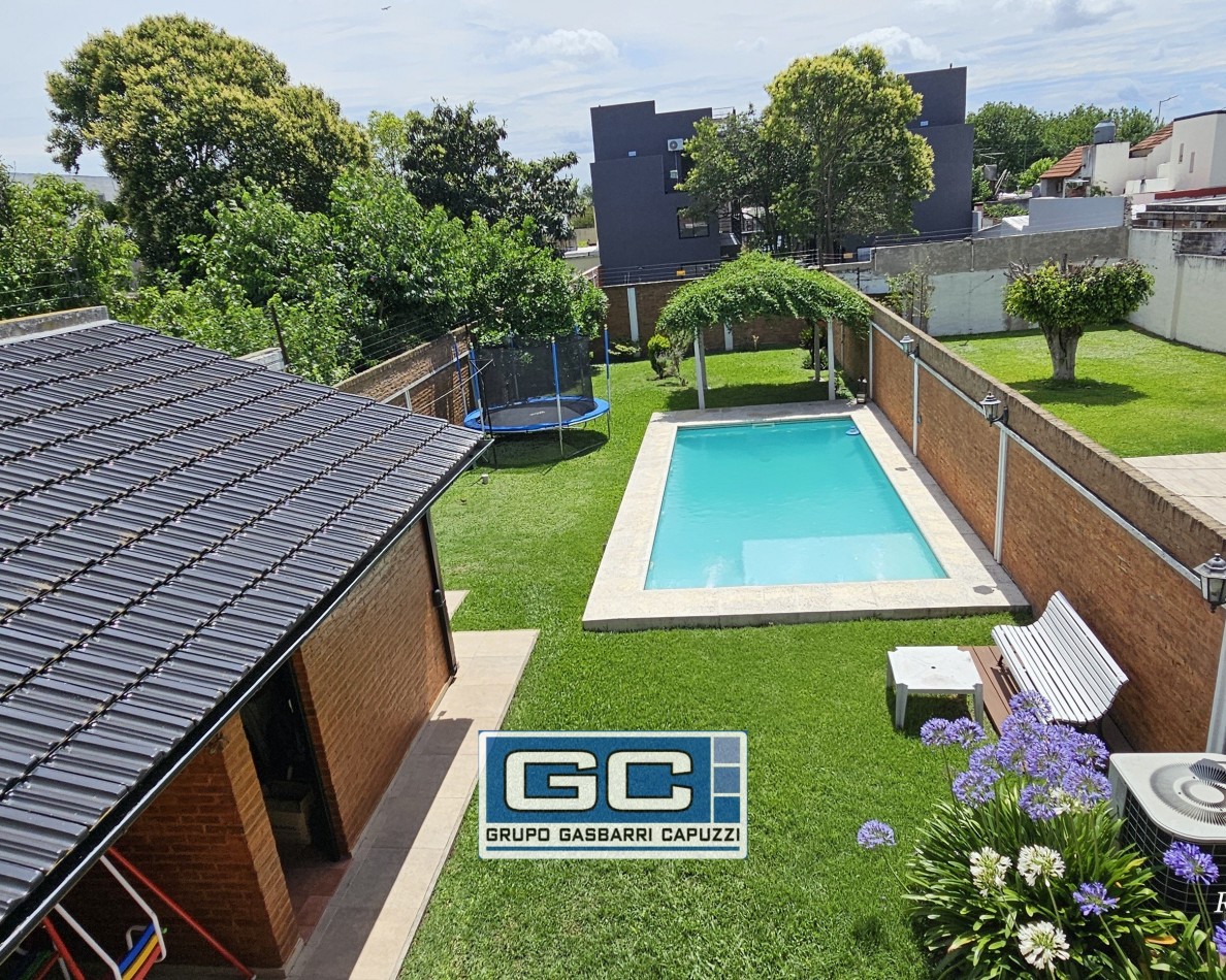 Casa en Venta Moron Lista Para Disfrutar Construccion de Primera Calidad Parque y Piscina