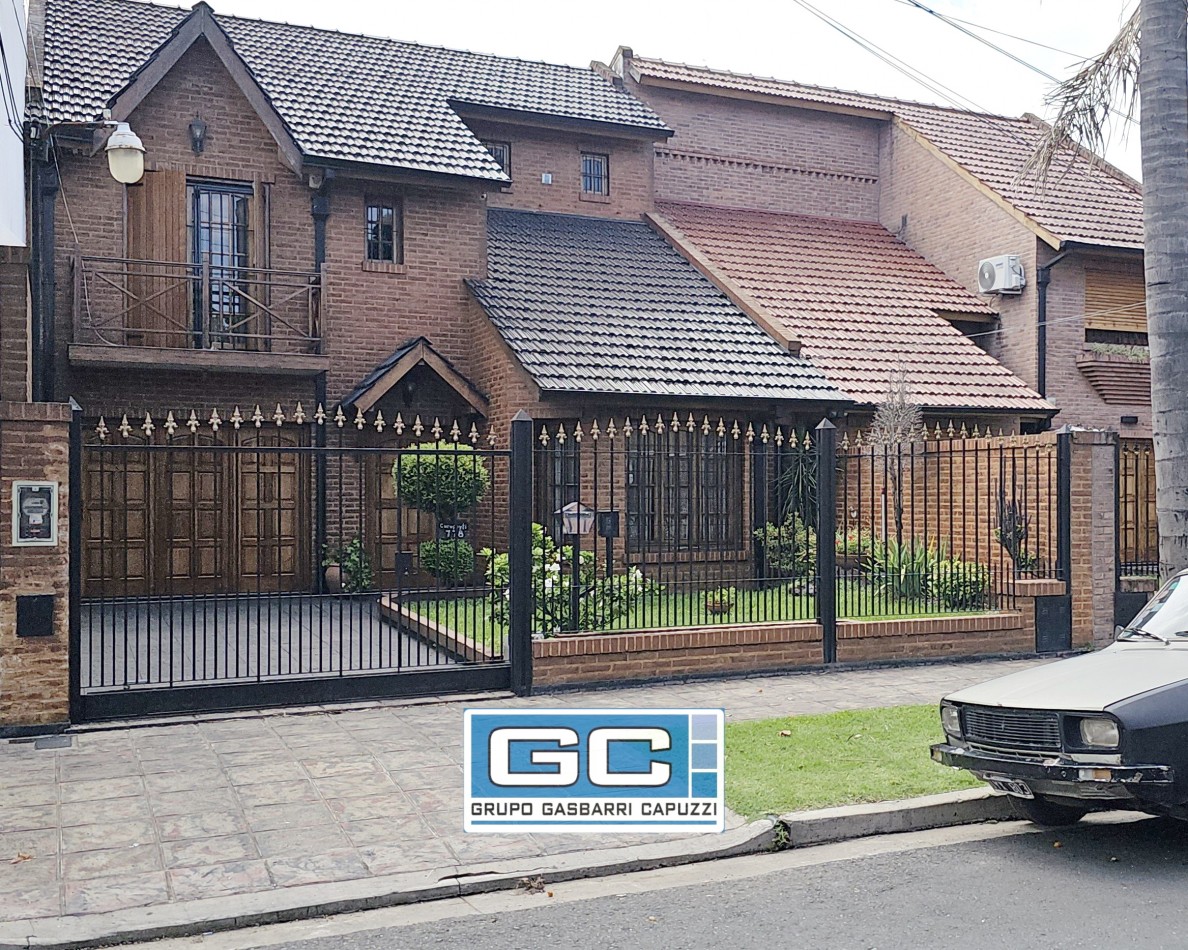 Casa en Venta Moron Lista Para Disfrutar Construccion de Primera Calidad Parque y Piscina