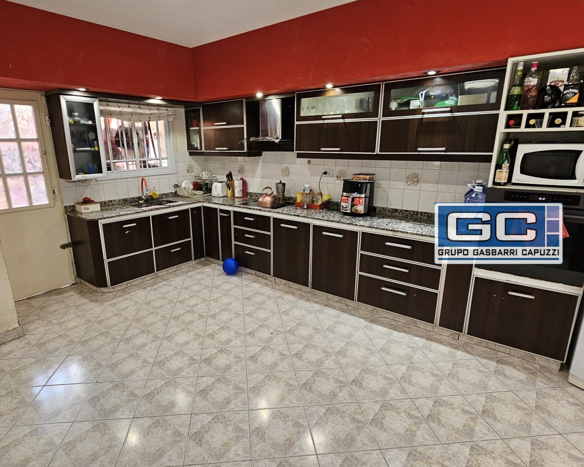 Casa tipo PH al Frente en Esquina