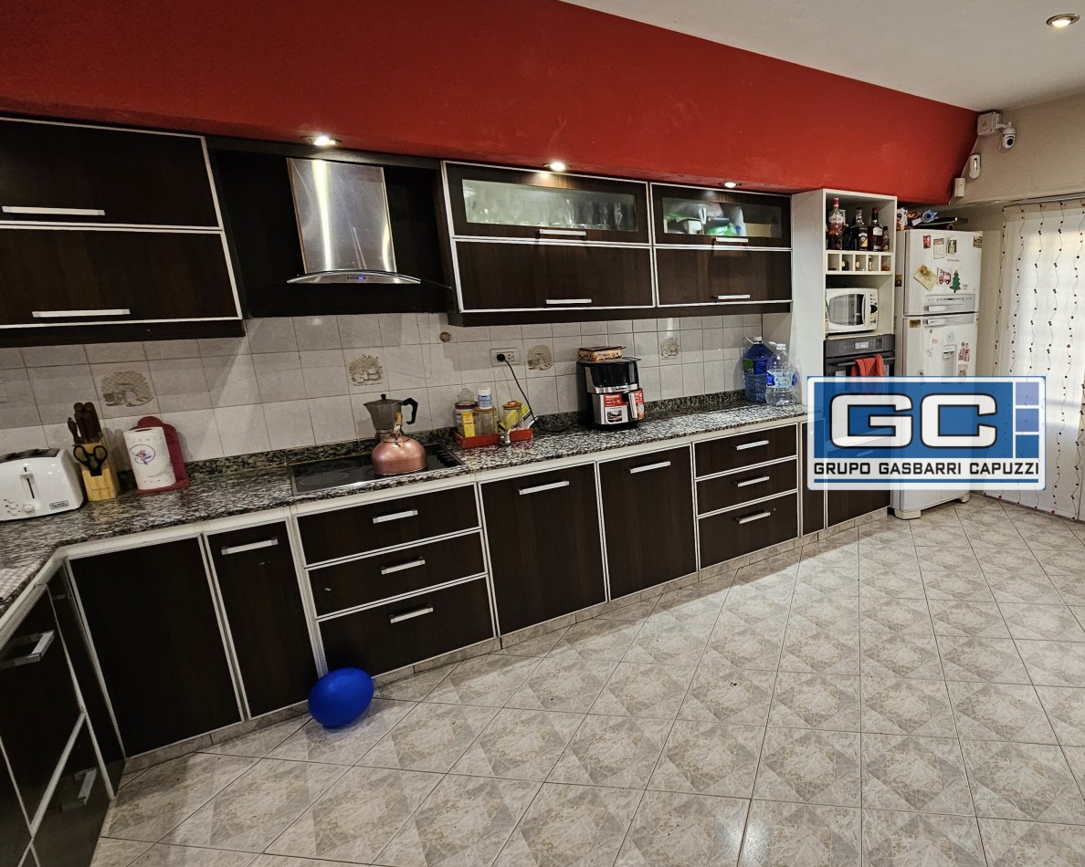 Casa tipo PH al Frente en Esquina