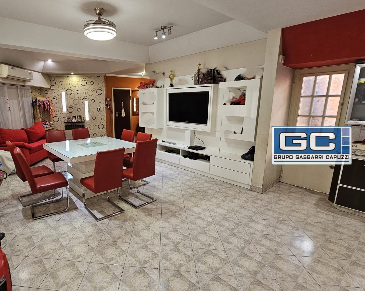 Casa tipo PH al Frente en Esquina