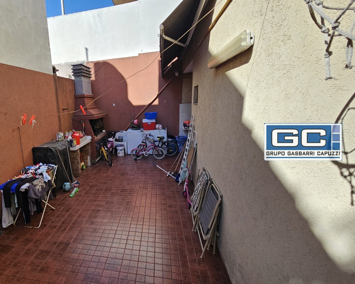 Casa tipo PH al Frente en Esquina