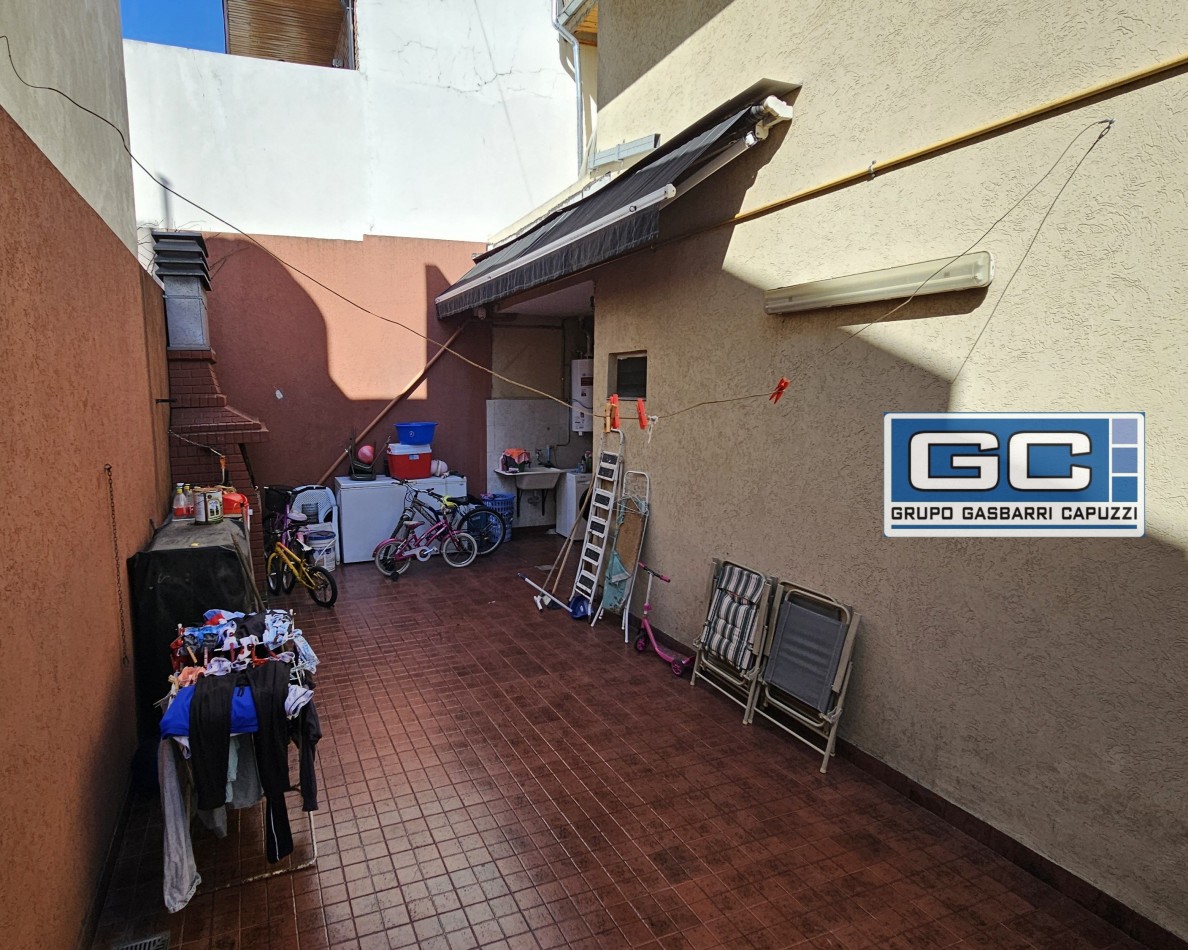 Casa tipo PH al Frente en Esquina