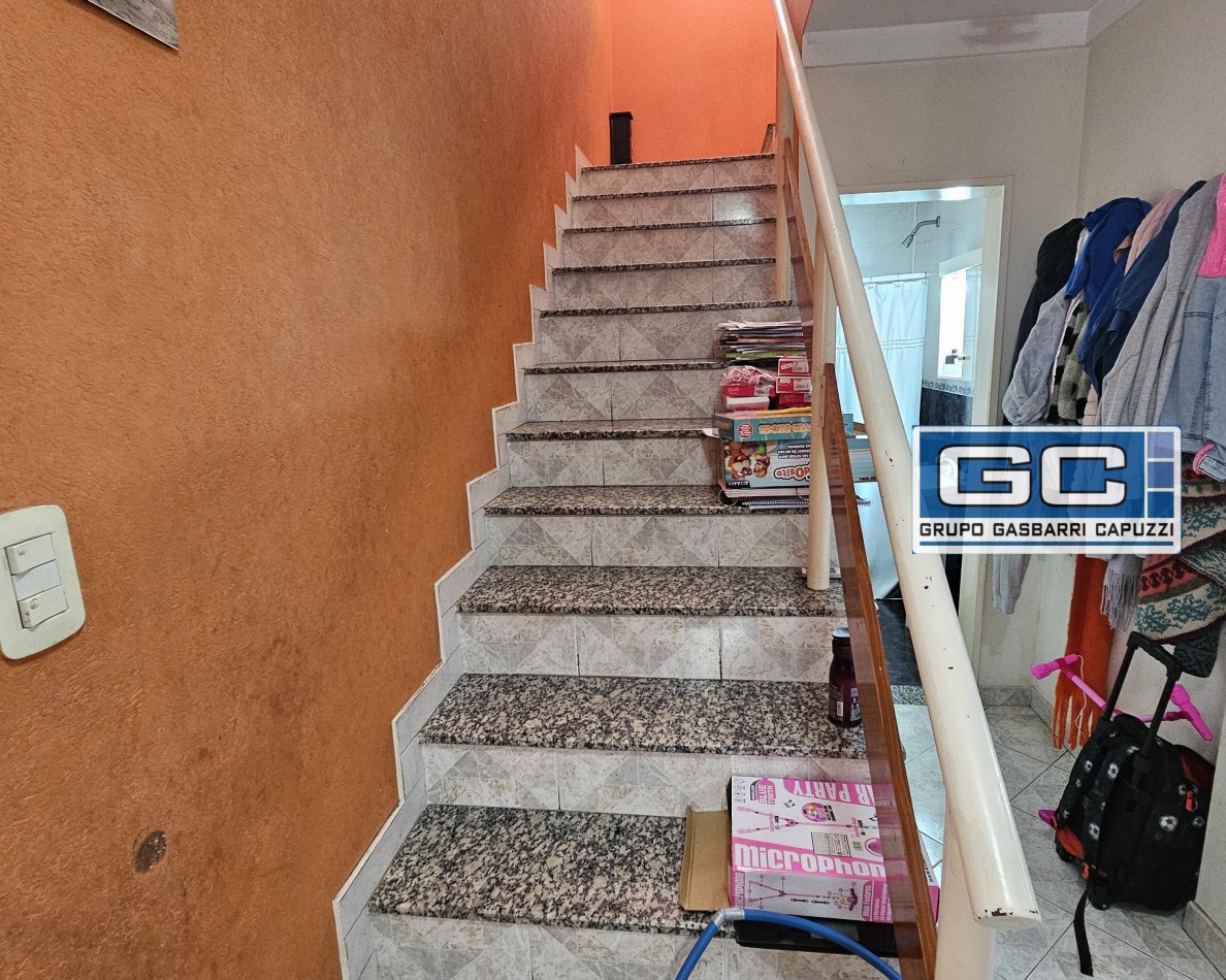 Casa tipo PH al Frente en Esquina