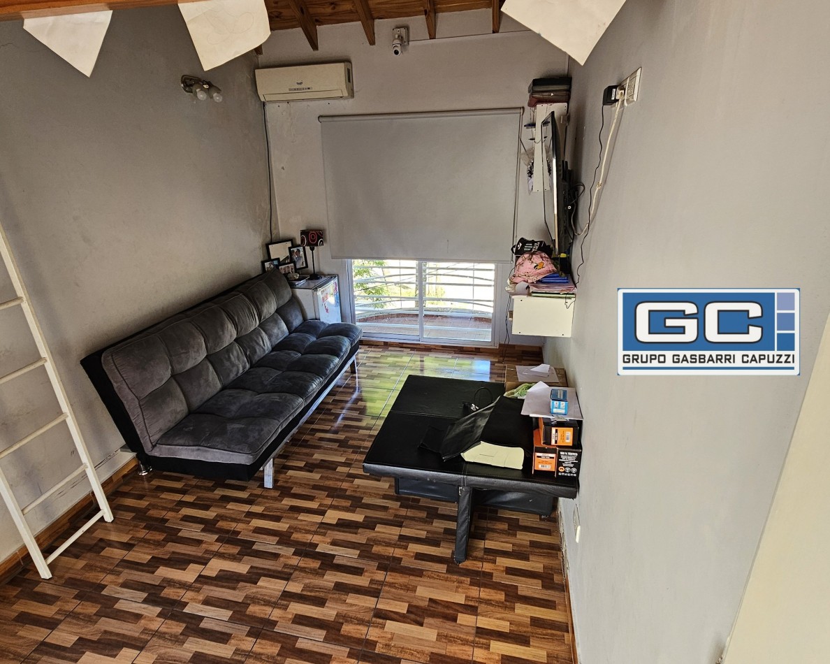 Casa tipo PH al Frente en Esquina