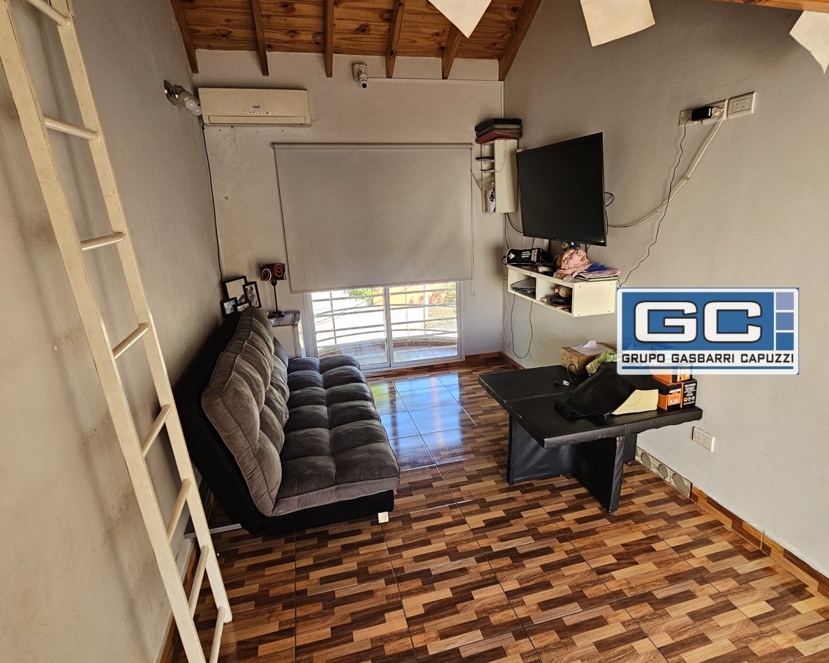 Casa tipo PH al Frente en Esquina