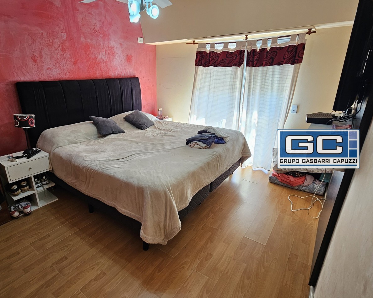 Casa tipo PH al Frente en Esquina