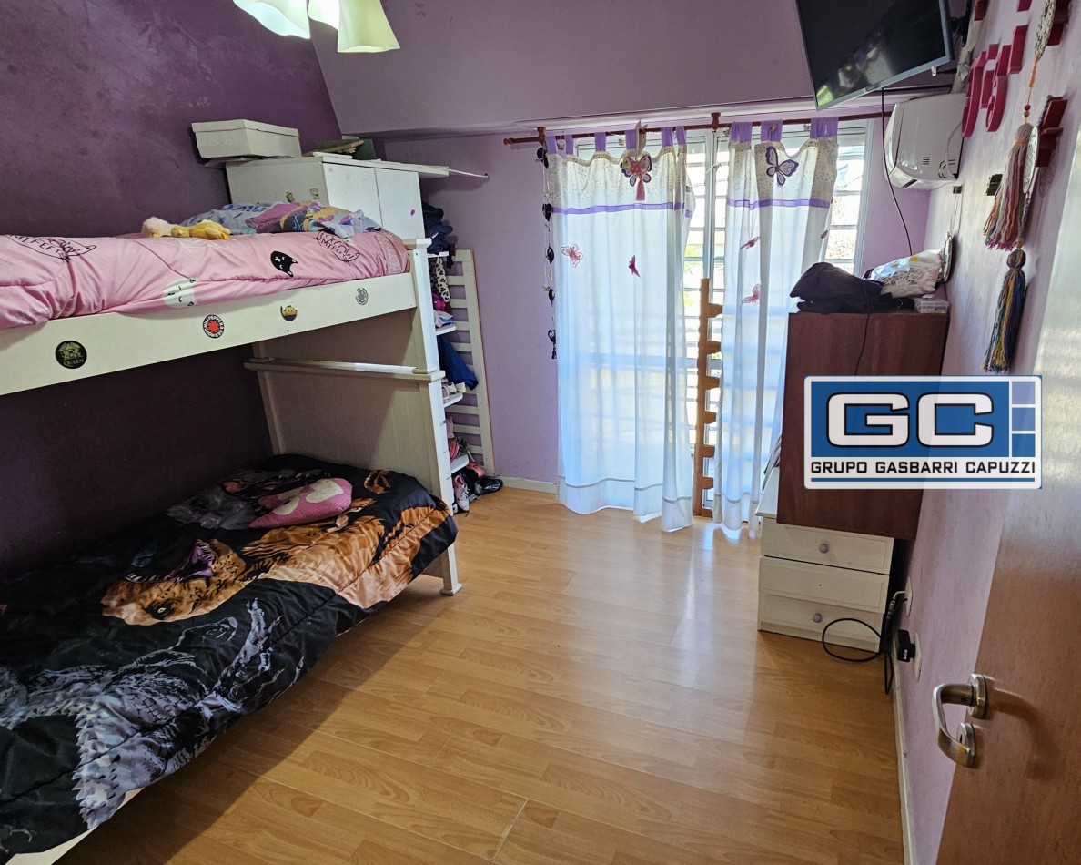 Casa tipo PH al Frente en Esquina