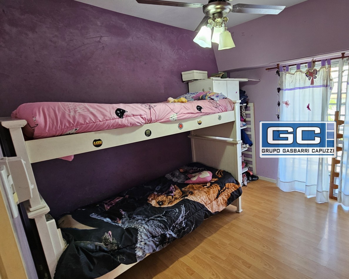 Casa tipo PH al Frente en Esquina