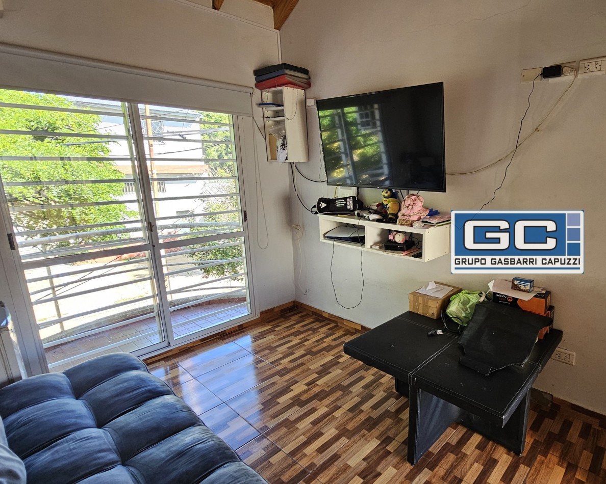 Casa tipo PH al Frente en Esquina