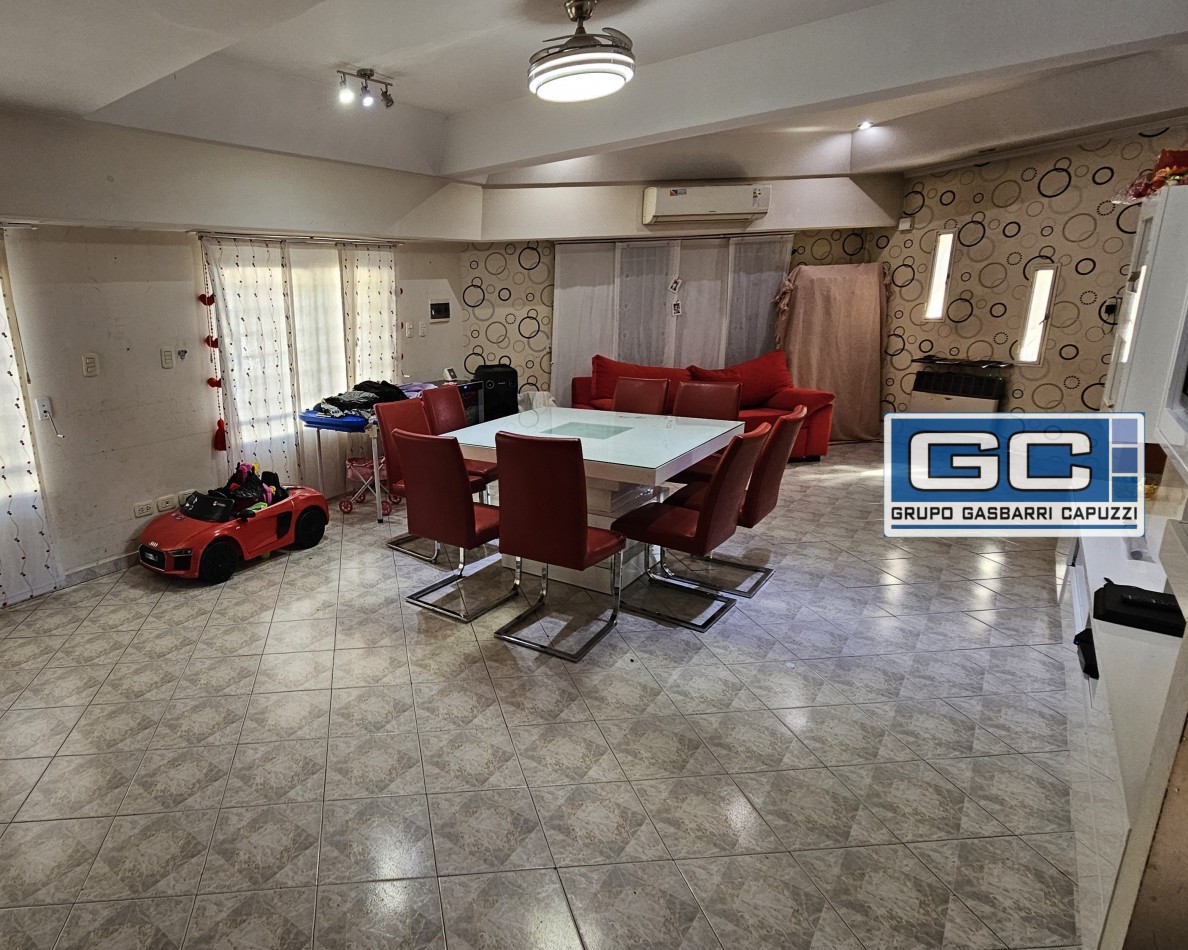 Casa tipo PH al Frente en Esquina