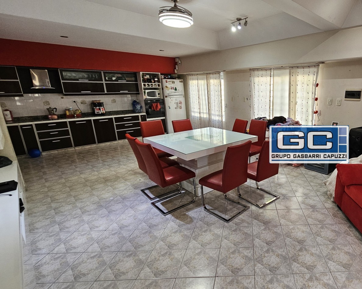 Casa tipo PH al Frente en Esquina