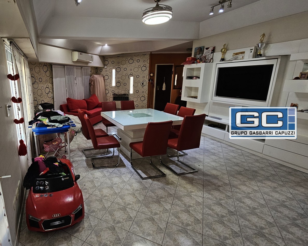 Casa tipo PH al Frente en Esquina