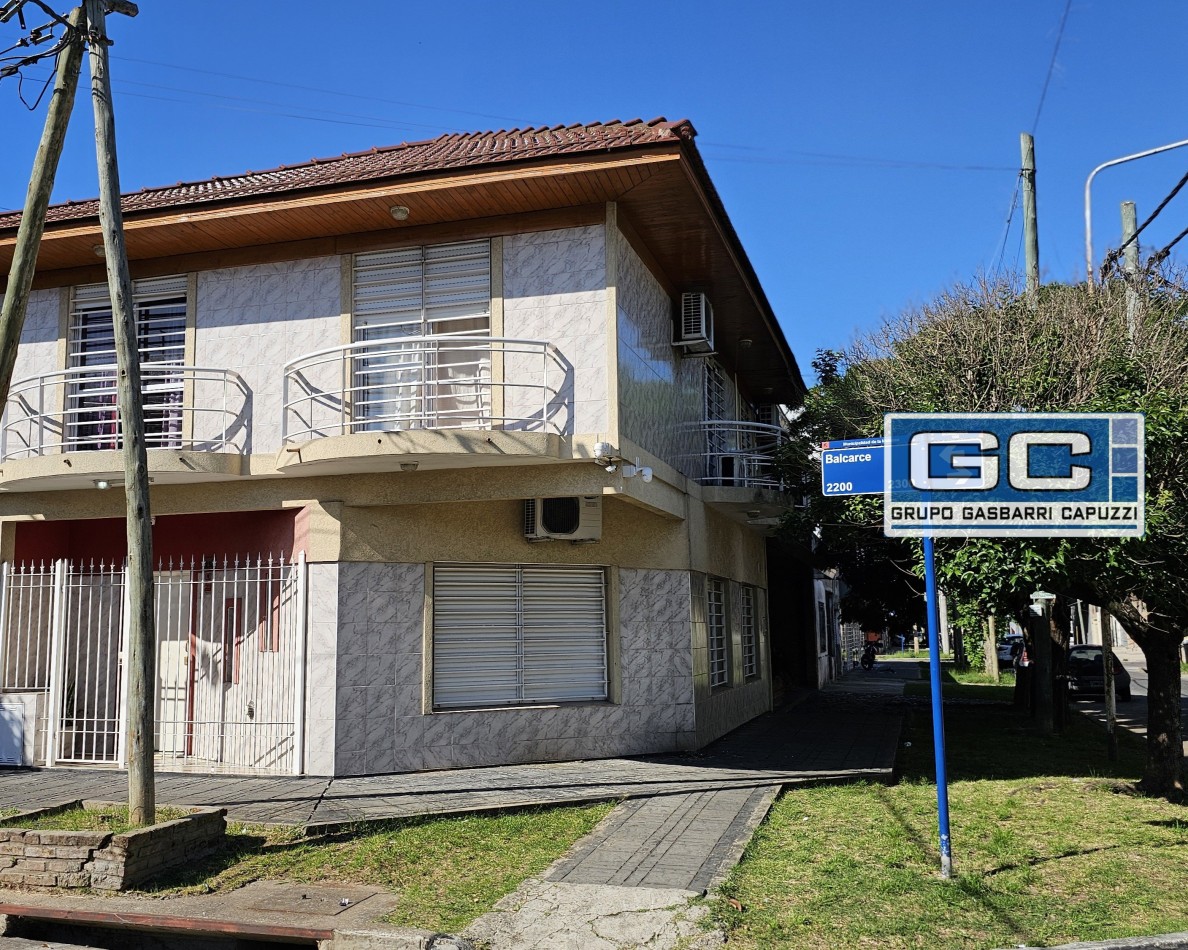 Casa tipo PH al Frente en Esquina