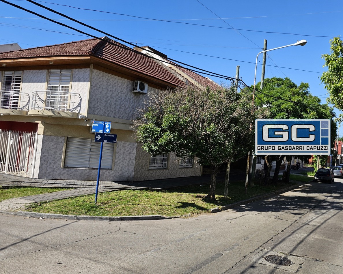 Casa tipo PH al Frente en Esquina