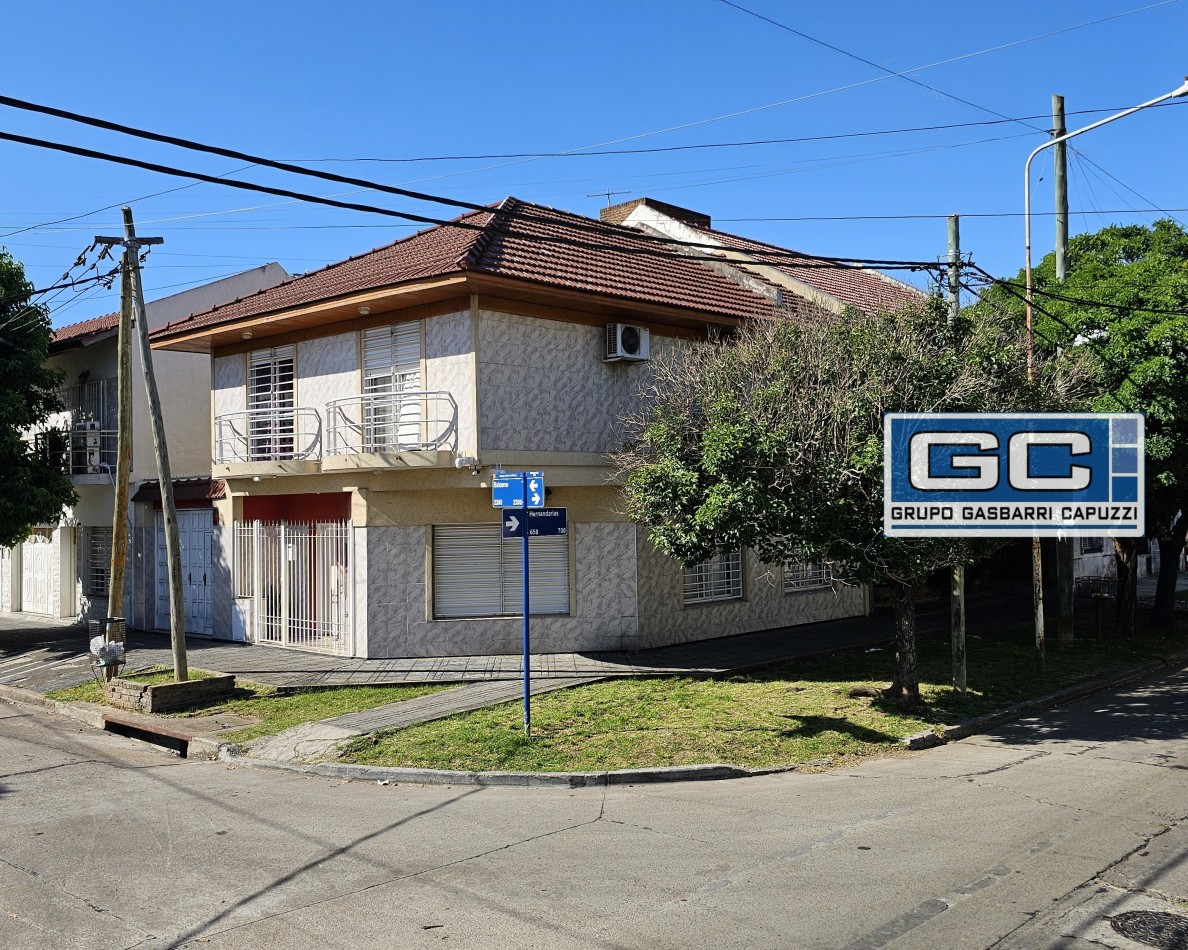 Casa tipo PH al Frente en Esquina