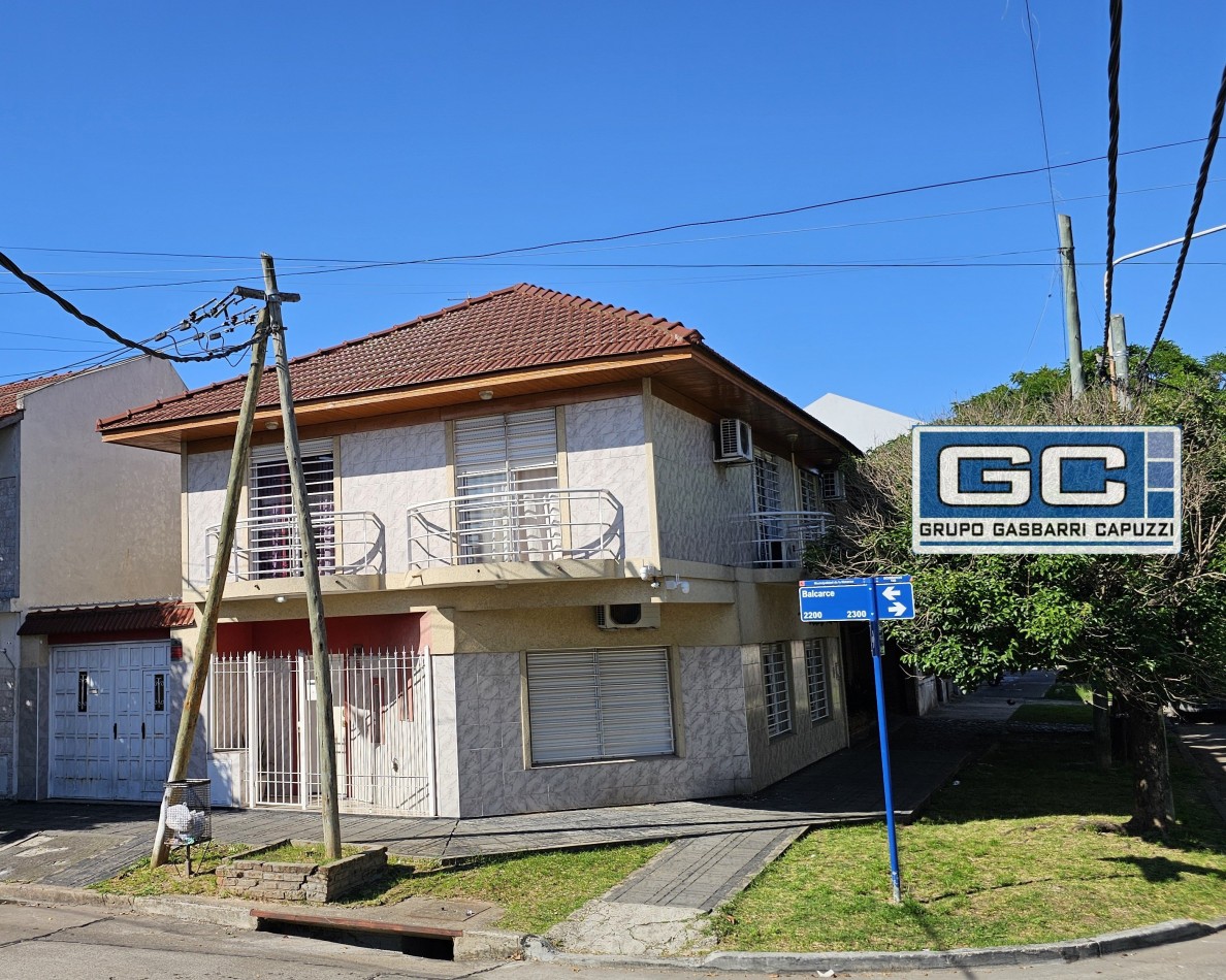 Casa tipo PH al Frente en Esquina