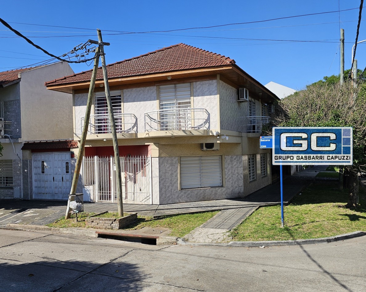 Casa tipo PH al Frente en Esquina