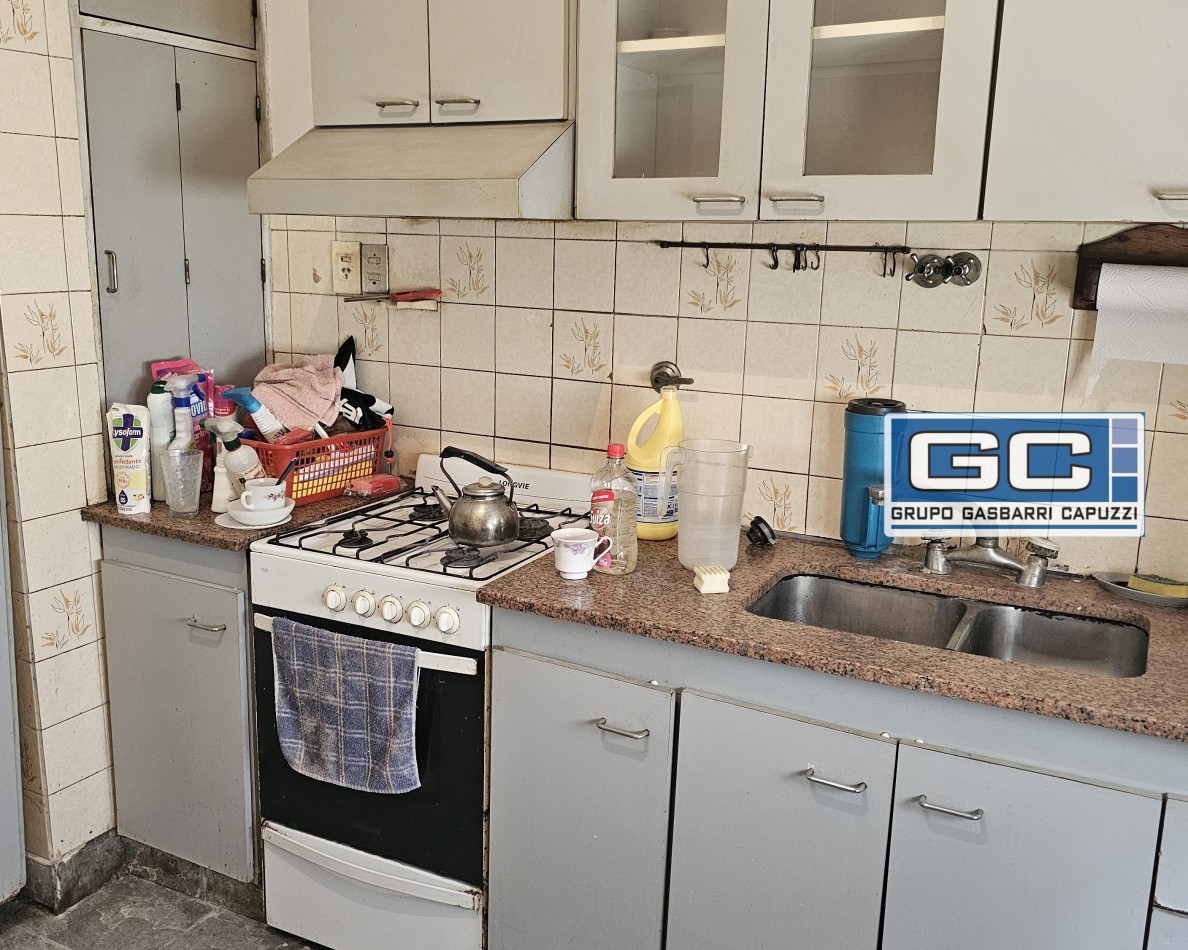 PH En Venta Al Frente Caseros Muy Amplio, Luminoso y Comodo