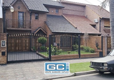 Casa en Venta Moron Lista Para Disfrutar Construccion de Primera Calidad Parque y Piscina